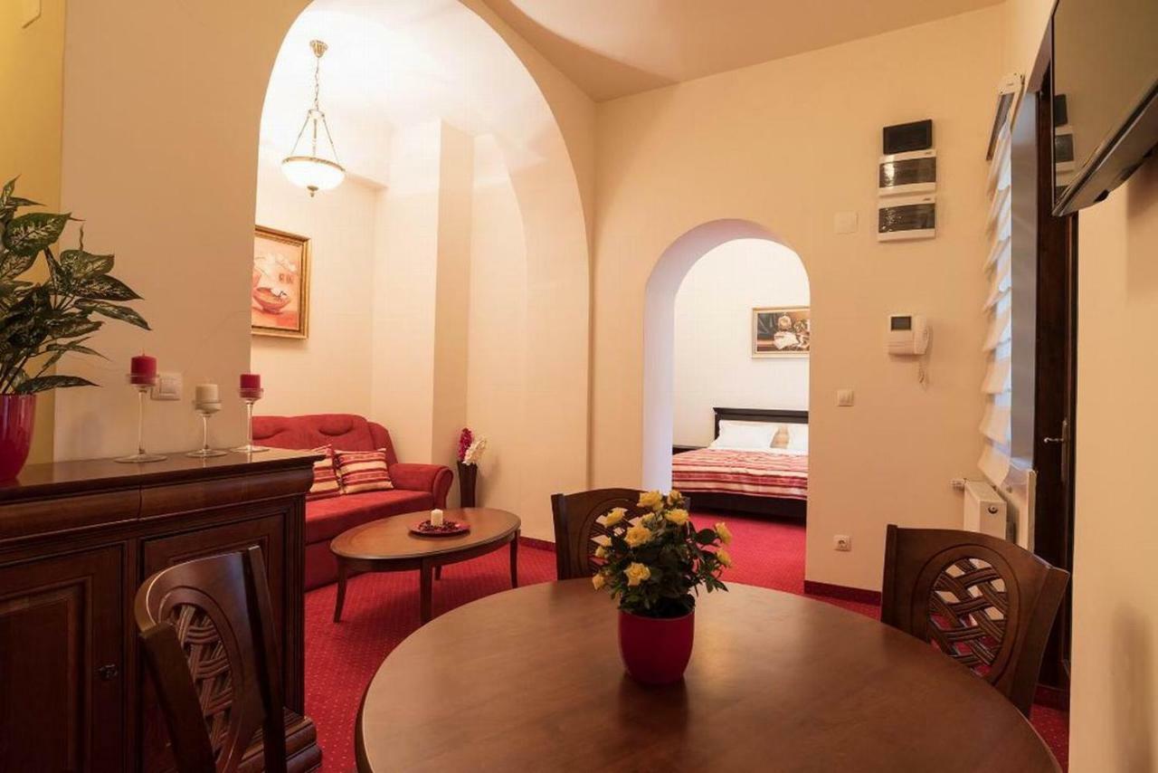 Apartament Baroc ティミショアラ エクステリア 写真